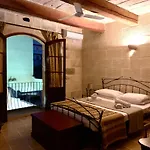Grand & Pool Very Good 8 *