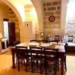 Villa Grand & Pool Very Good 8 Mgarr