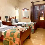 Villa Grand & Pool Very Good 8 Mgarr