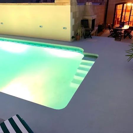 Family & Private Pool Very Good 8 Mgarr