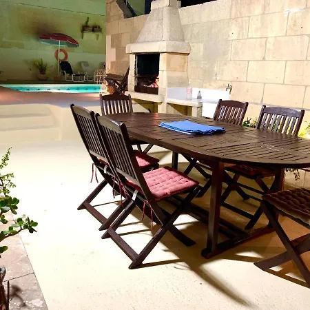 Family & Private Pool Very Good 8 Mgarr
