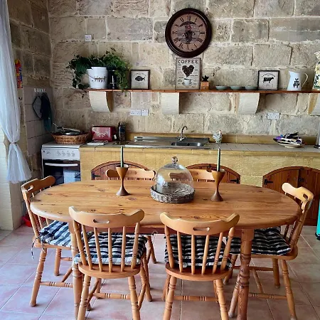 Family & Private Pool Very Good 8 * Mgarr