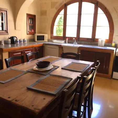 Family & Private Pool Very Good 8 Mgarr