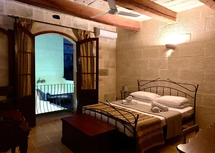 Family & Private Pool Very Good 8 *