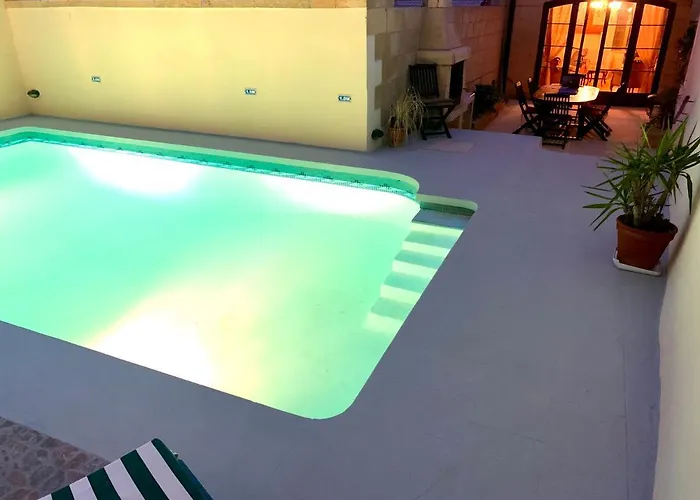 Family & Private Pool Very Good 8 Mgarr