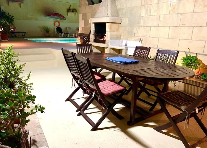 Family & Private Pool Very Good 8 Mgarr