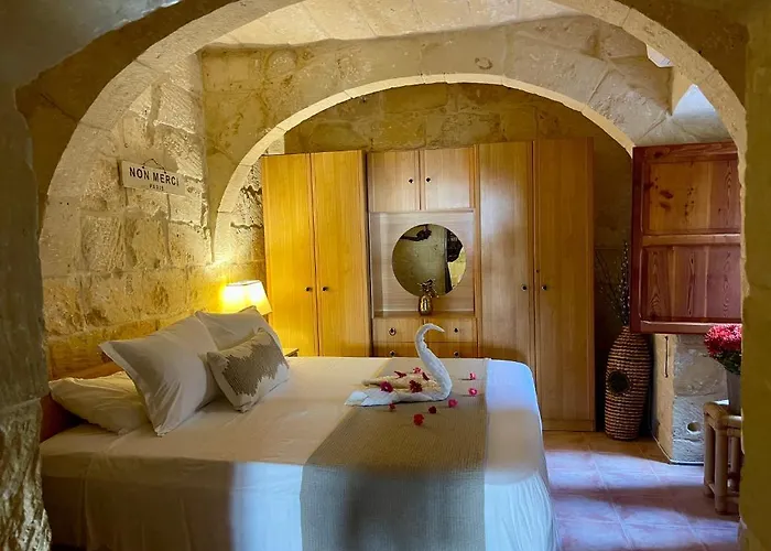 Family & Private Pool Very Good 8 *