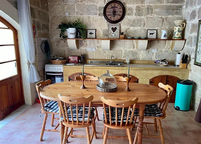 Family & Private Pool Very Good 8 * Mgarr