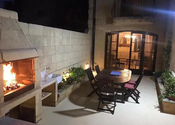 Family & Private Pool Very Good 8 *