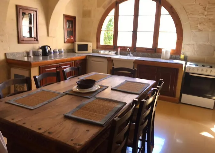 Family & Private Pool Very Good 8 Mgarr