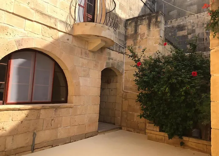 Family & Private Pool Very Good 8 Villa Mgarr